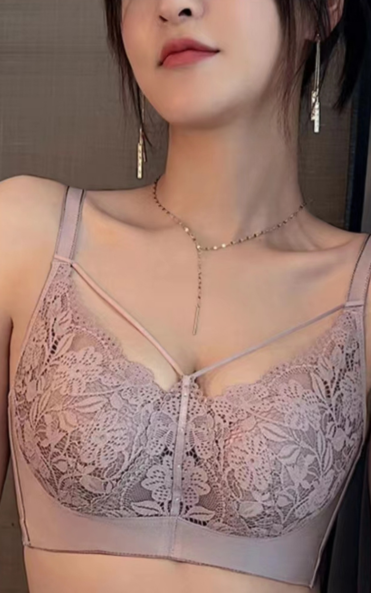 Close-up of model wearing a full-coverage floral lace push-up bra in pink, featuring delicate floral lace details and adjustable straps.